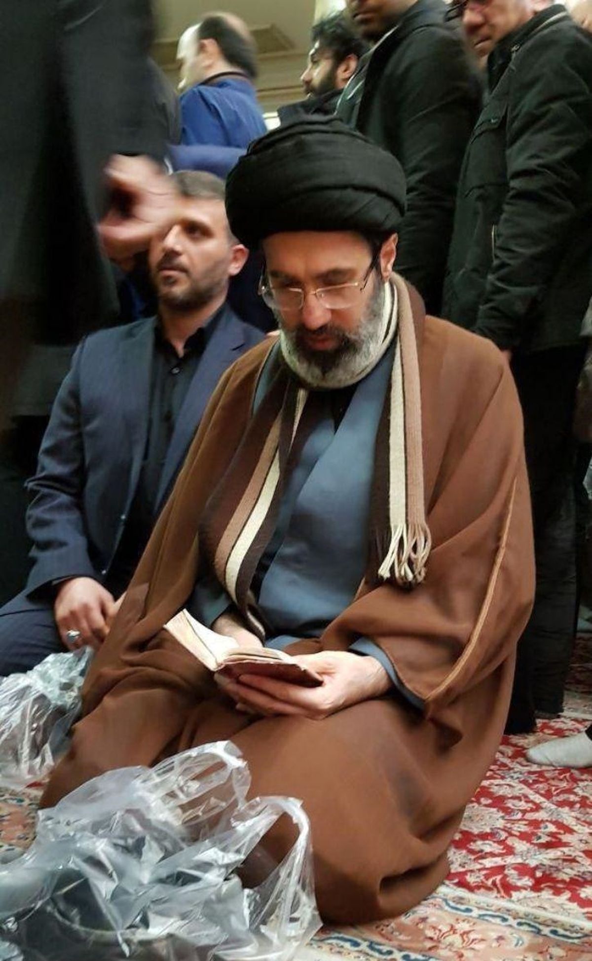 عکسی از حضور فرزند رهبر انقلاب در مجلس ختم فرزند احمد توکلی