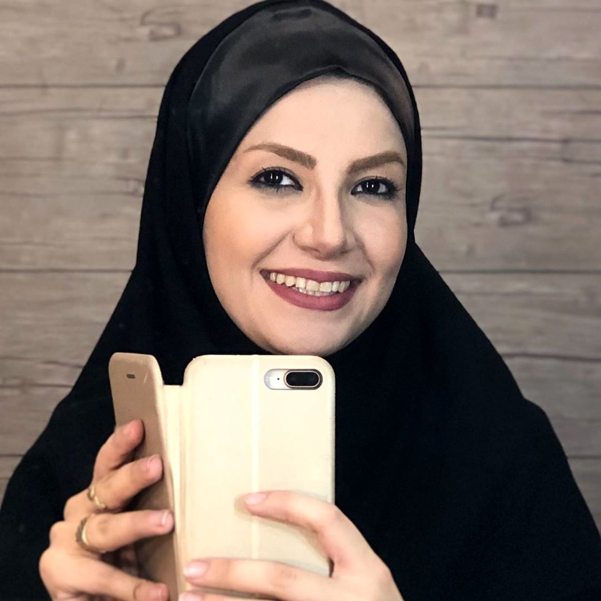 عکس خاله شادونه با استایل مدرسه ای