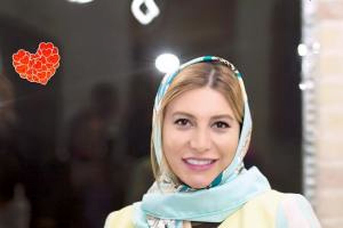 فریبا نادری و همسرش در رستوران شان! عکس