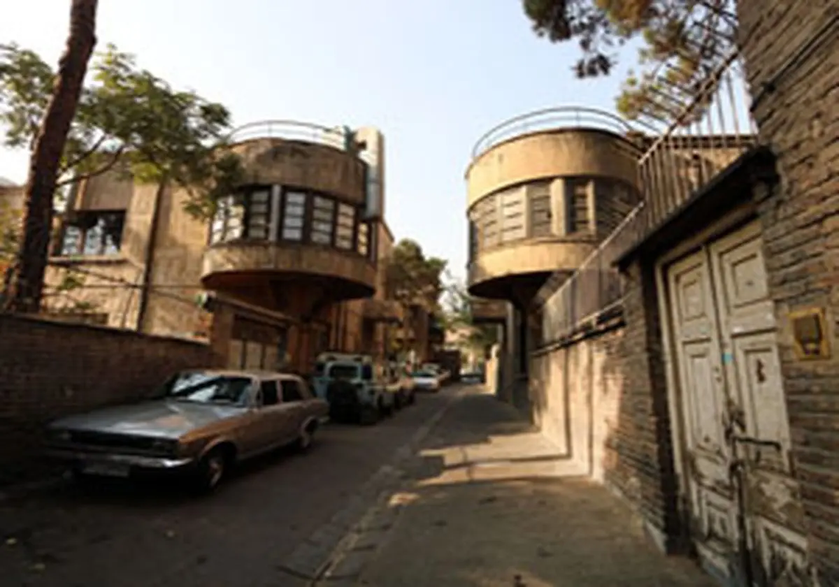 نفس نفس زدن‌های تنها کوچه دو قلوی تهران 