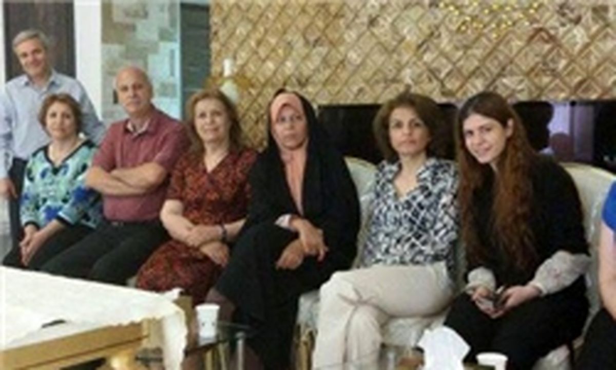 اعتراض بازاریان به دیدار فائزه هاشمی با سرکرده فرقه بهائیت