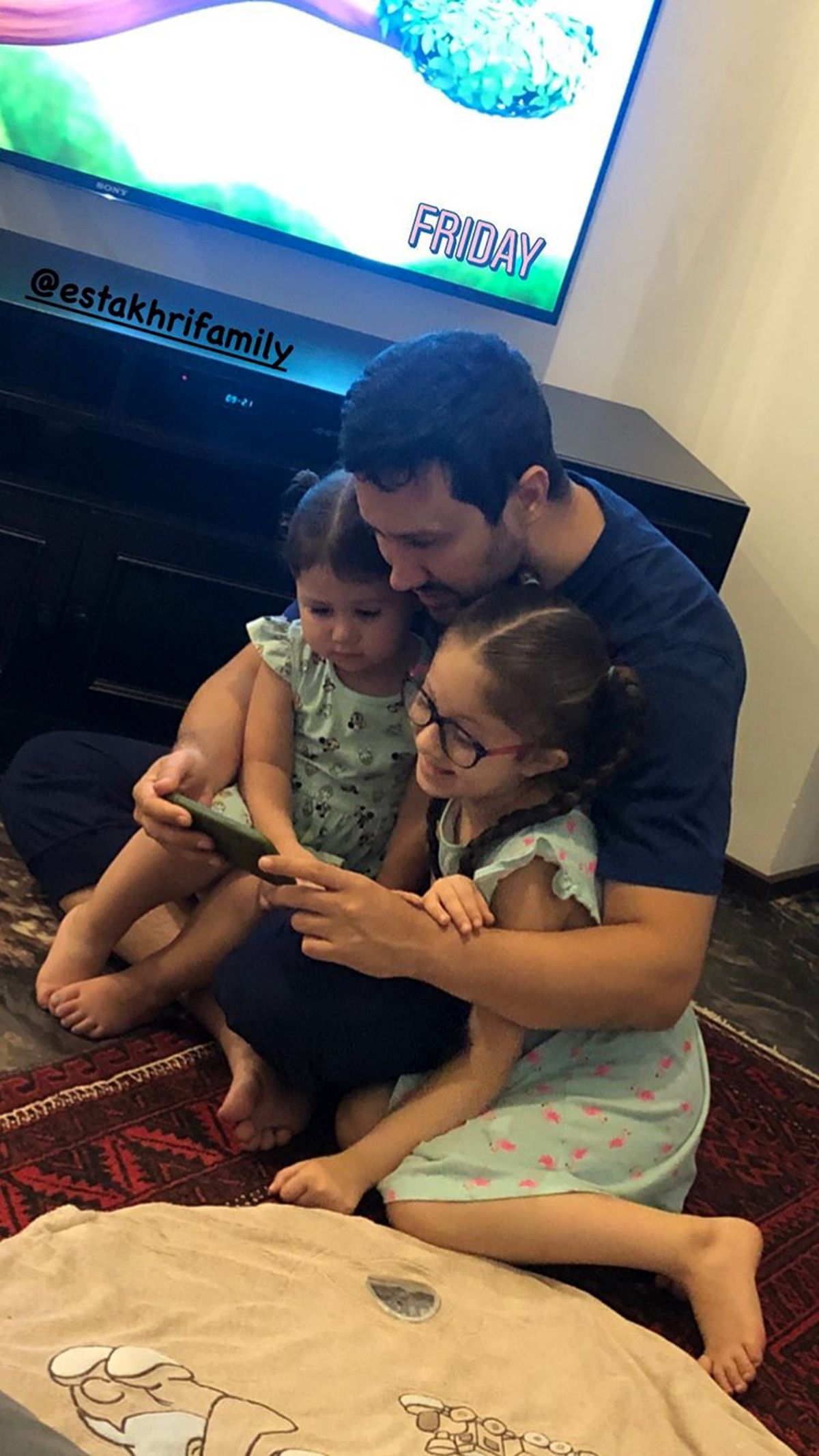 روز جمعه در خانه شاهرخ استخری + عکس
