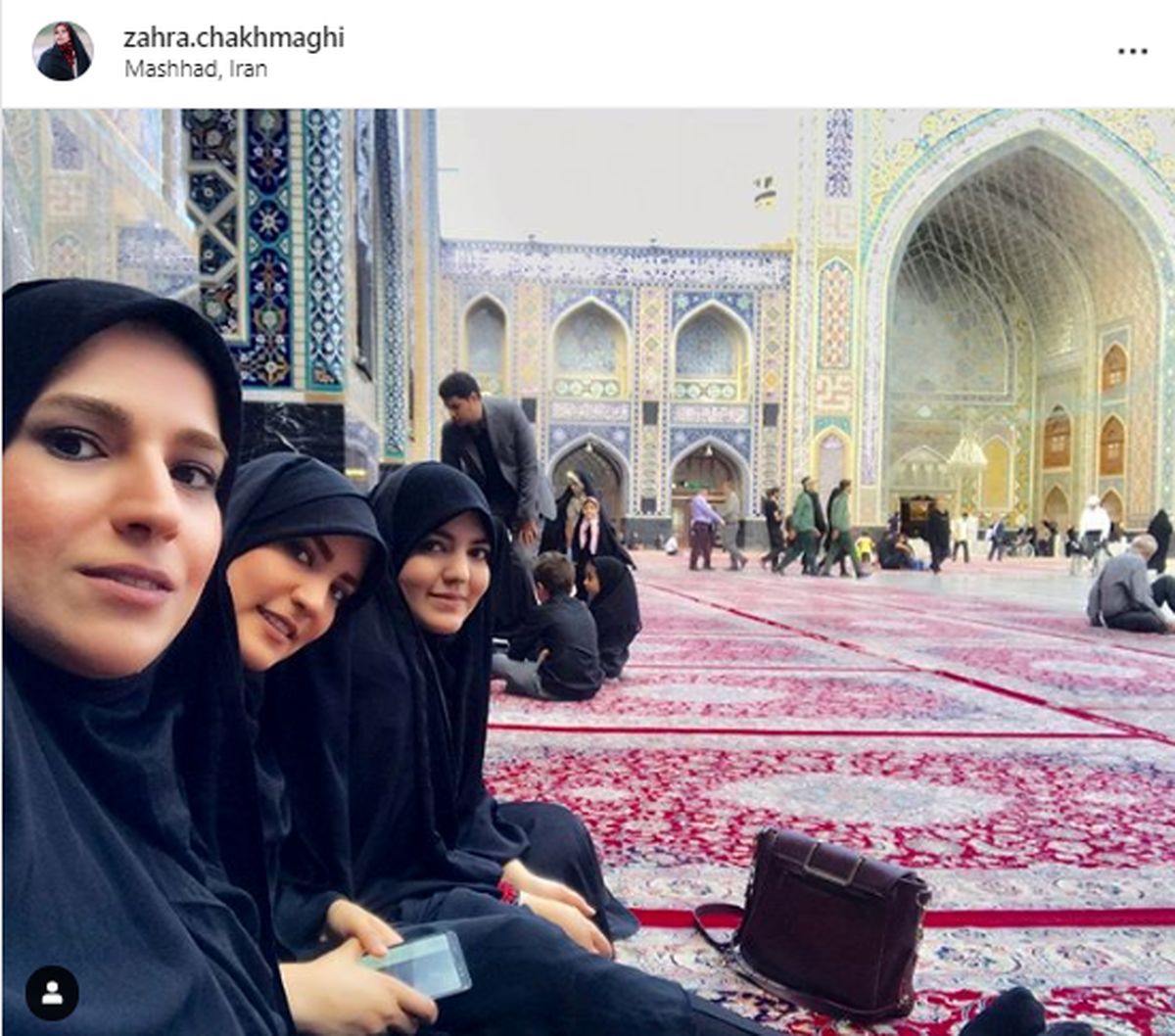 سلفی خانم خبرنگار در تاریخ ساز ترین مکان ایران+عکس