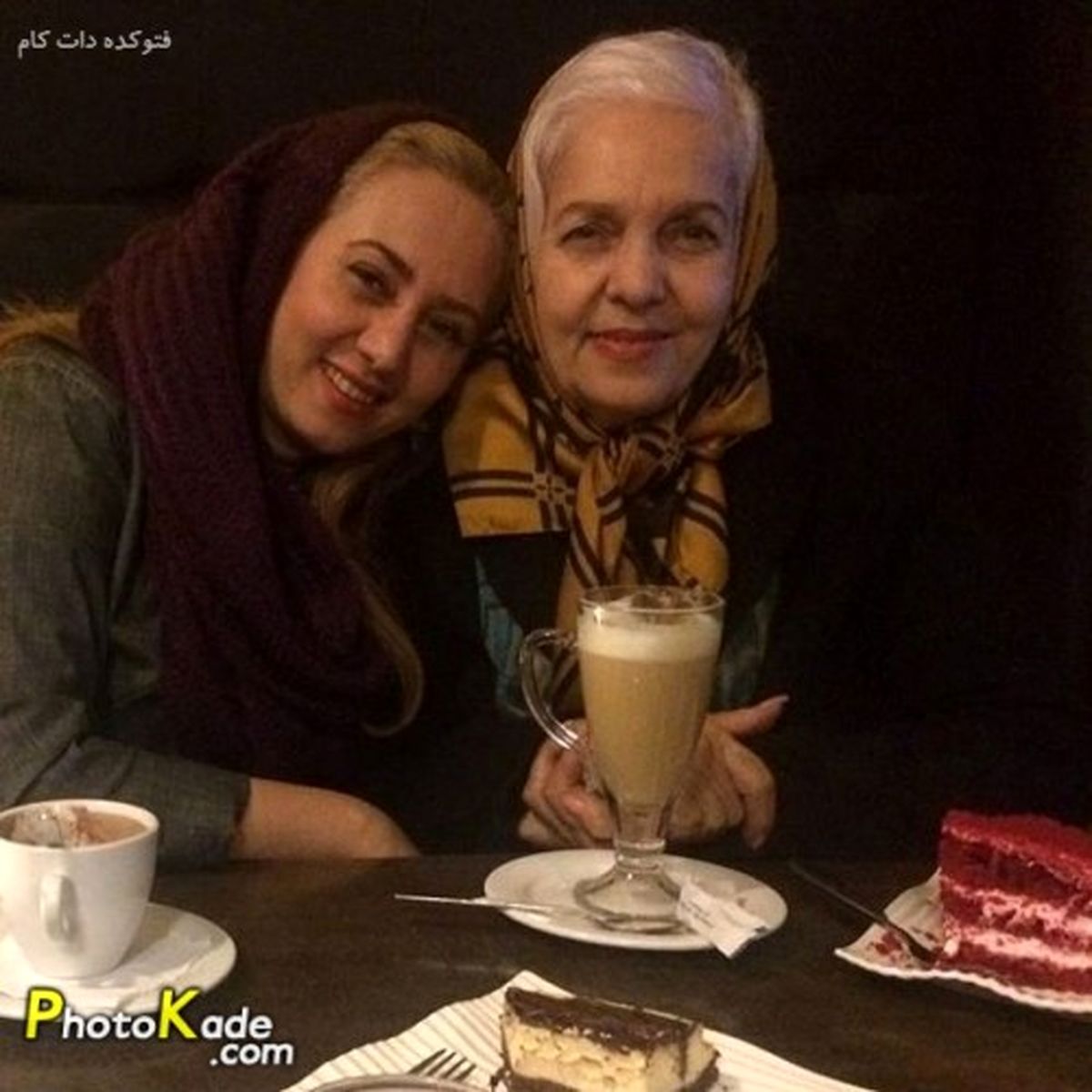 کافه گردی تبسم هاشمی و مادر زیبایش+عکس