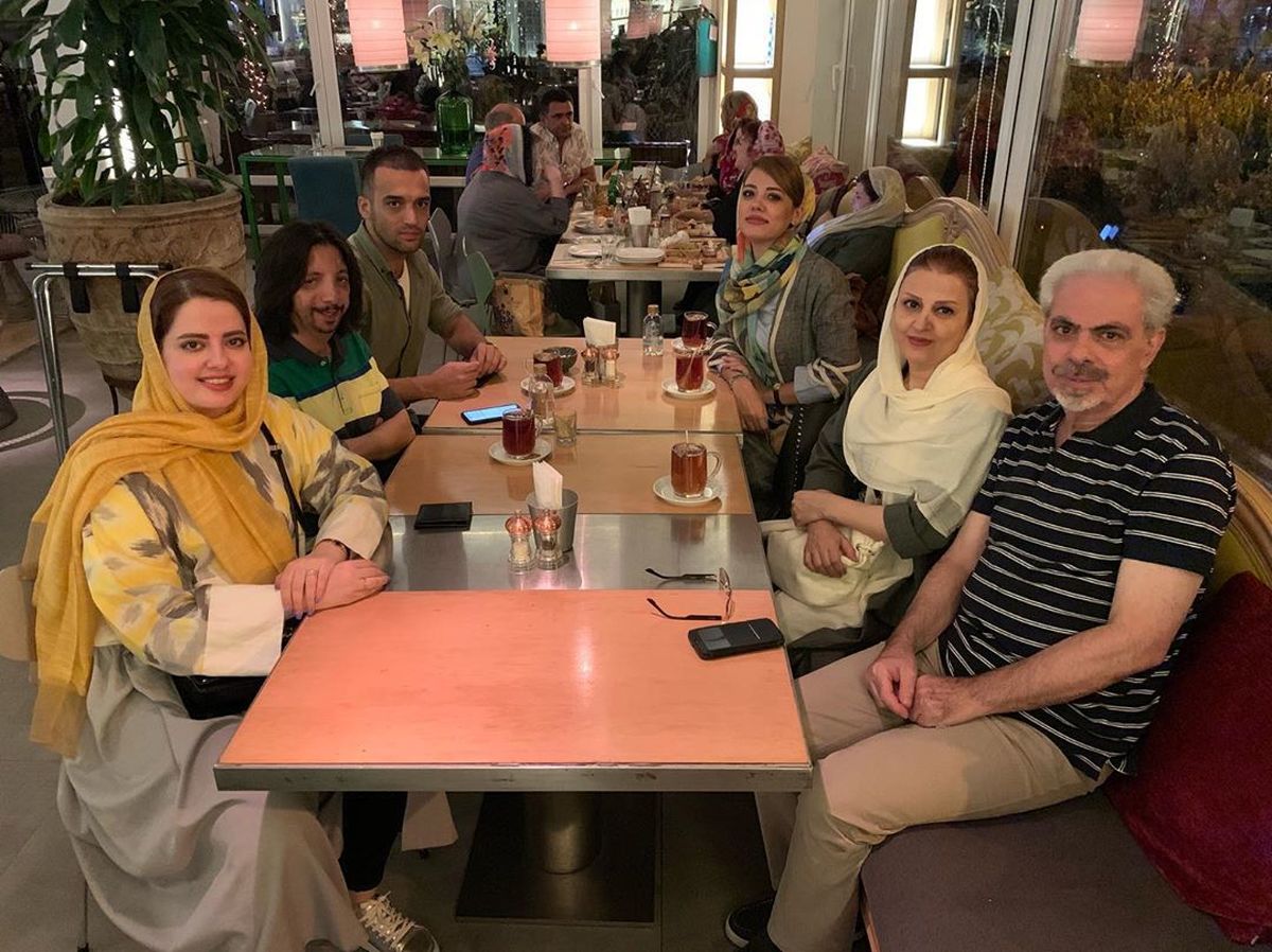 رستوران گردی فرهاد ایرانی و پدر زن و مادر زنش+عکس