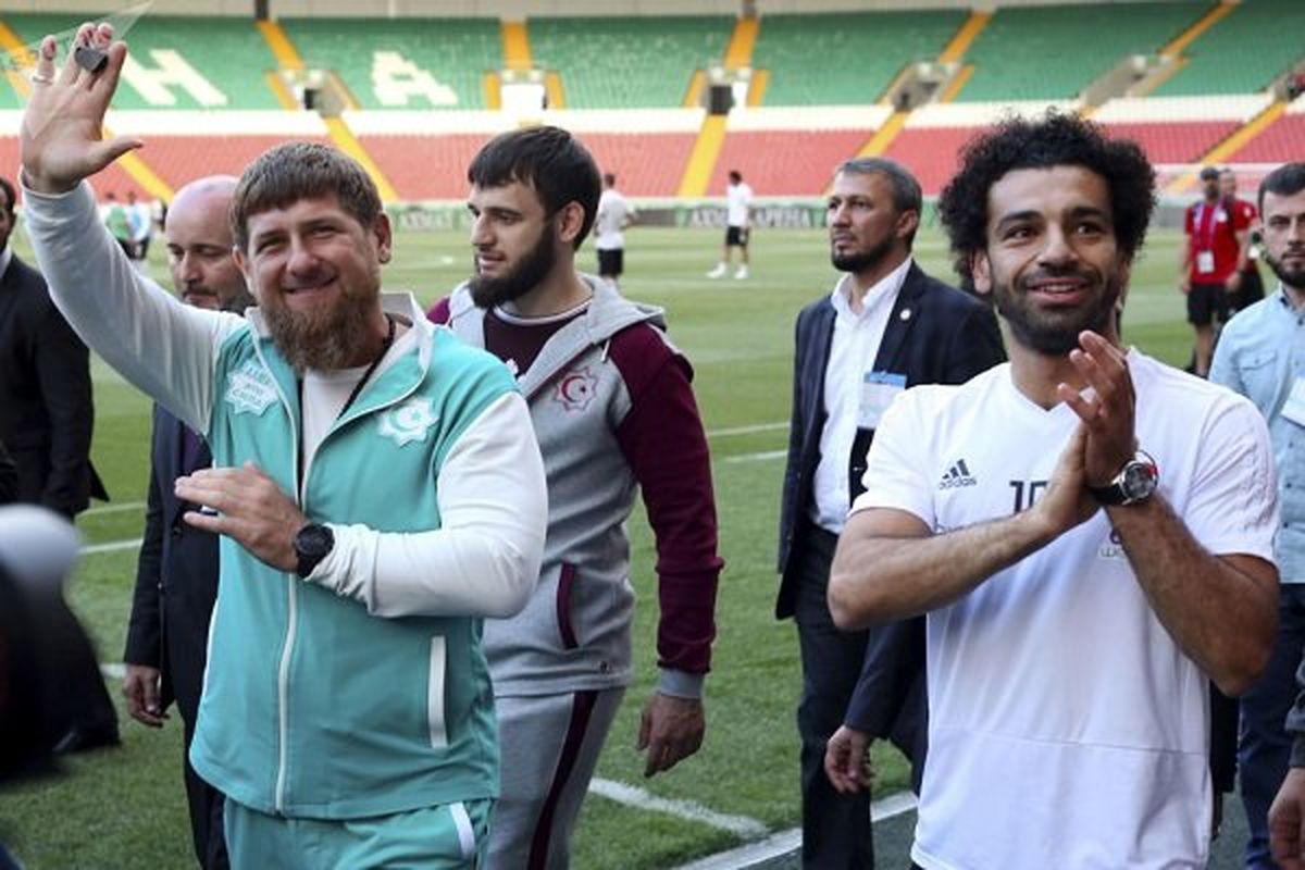 رئیس جمهور چچن با ستاره فوتبال مصر دیدار کرد

