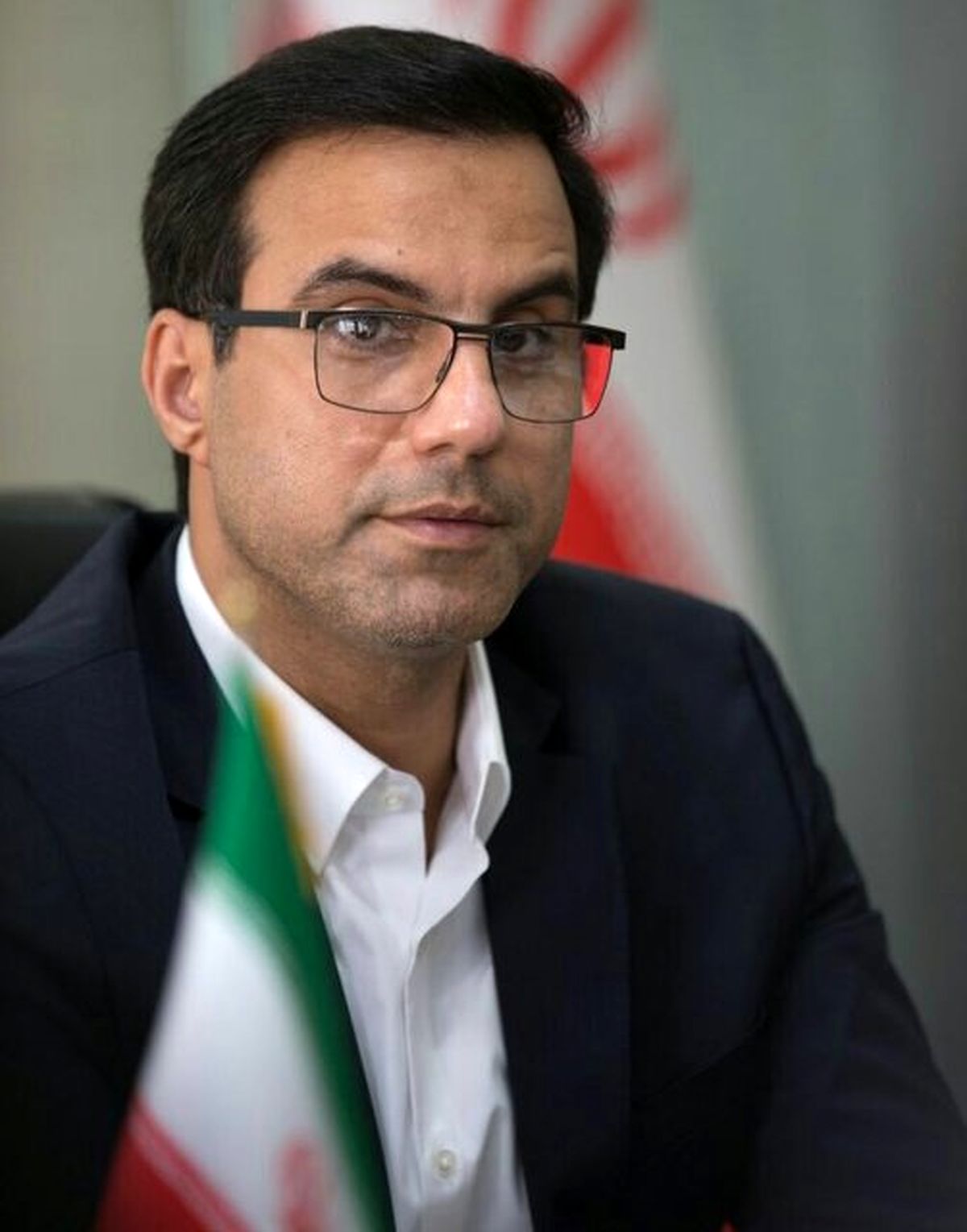 دلار، کودکی که ناپدری بالای سرش است