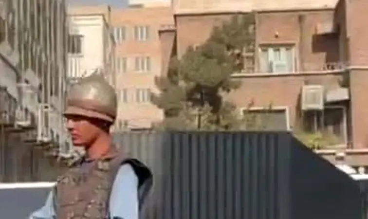 ببینید | رژه سربازان هخامنشی با اسب در خیابان های تهرانی