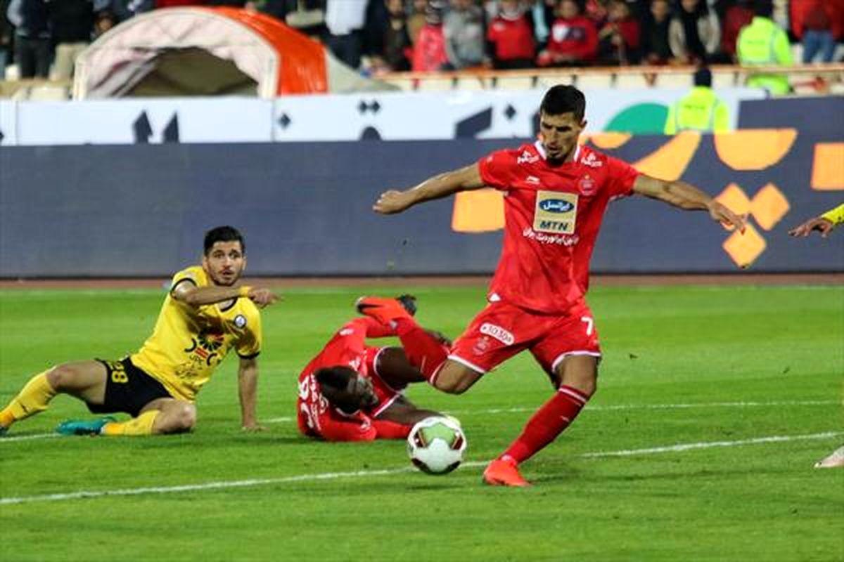 مهاجم پرسپولیس از رکورد دایی و باقری عبور کرد