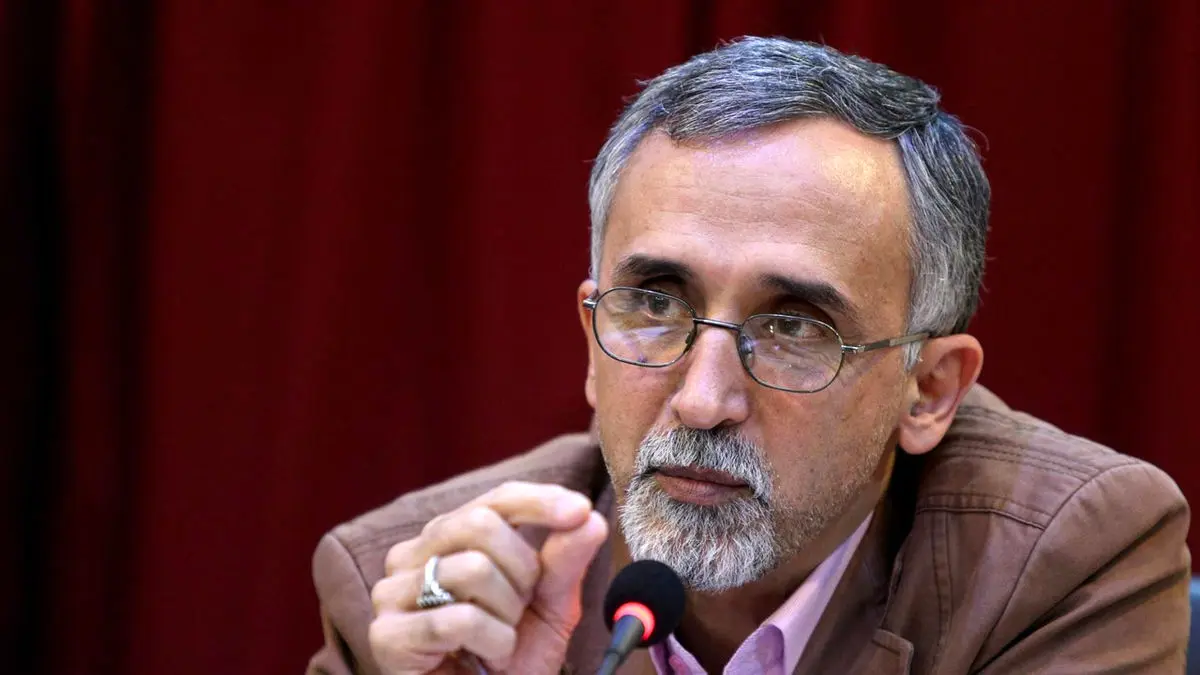 روحانی مشورت پذیر نیست و سیاسی کاری می کند/ جلسات رئیس جمهور با اصلاح طلبان و اقتصاددانان نمایشی و تبلیغاتی بود