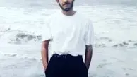 تیپ  جالب جوانی سیاوش مفیدی با فوکول و شلوار پیلی دار+عکس