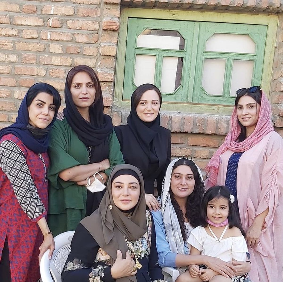 رزیتا غفاری در جمع دوستان جدیدش + عکس