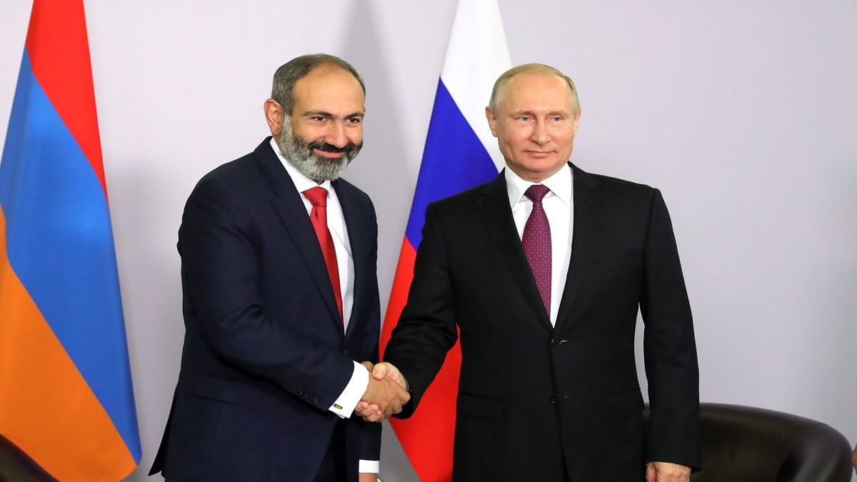 درخواست پوتین برای پایان درگیری‌ها در قره باغ