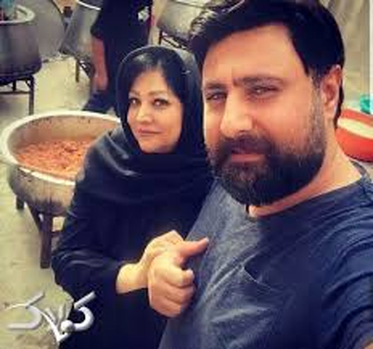 محمد علیزاده و خواهرش در حال پخت نذری+عکس