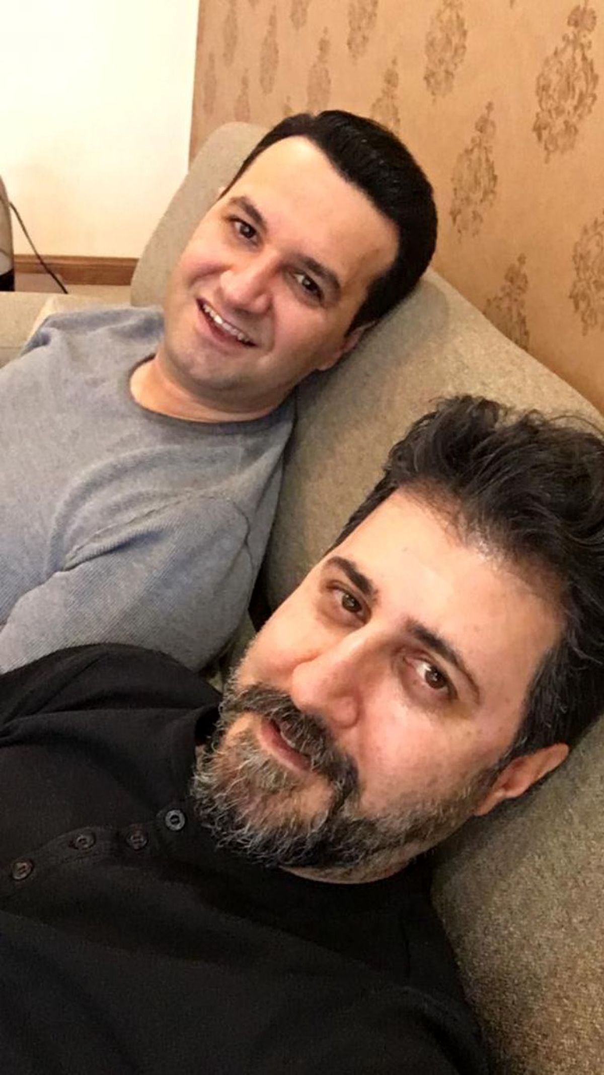 هومن حاجی عبداللهی در خانه دوستش + عکس