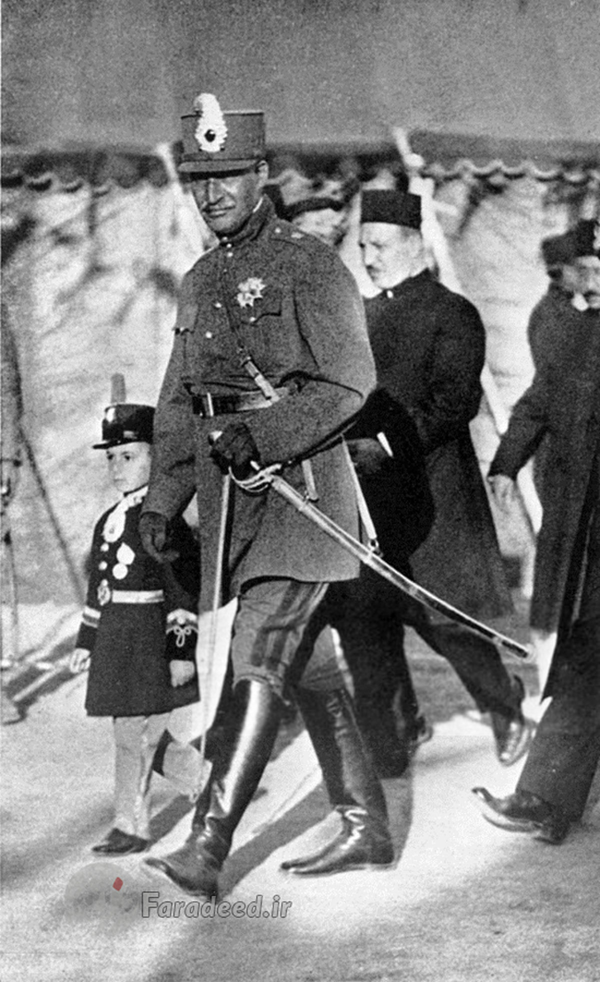 زندگی ناآرام آرمیدگان دو قبر!