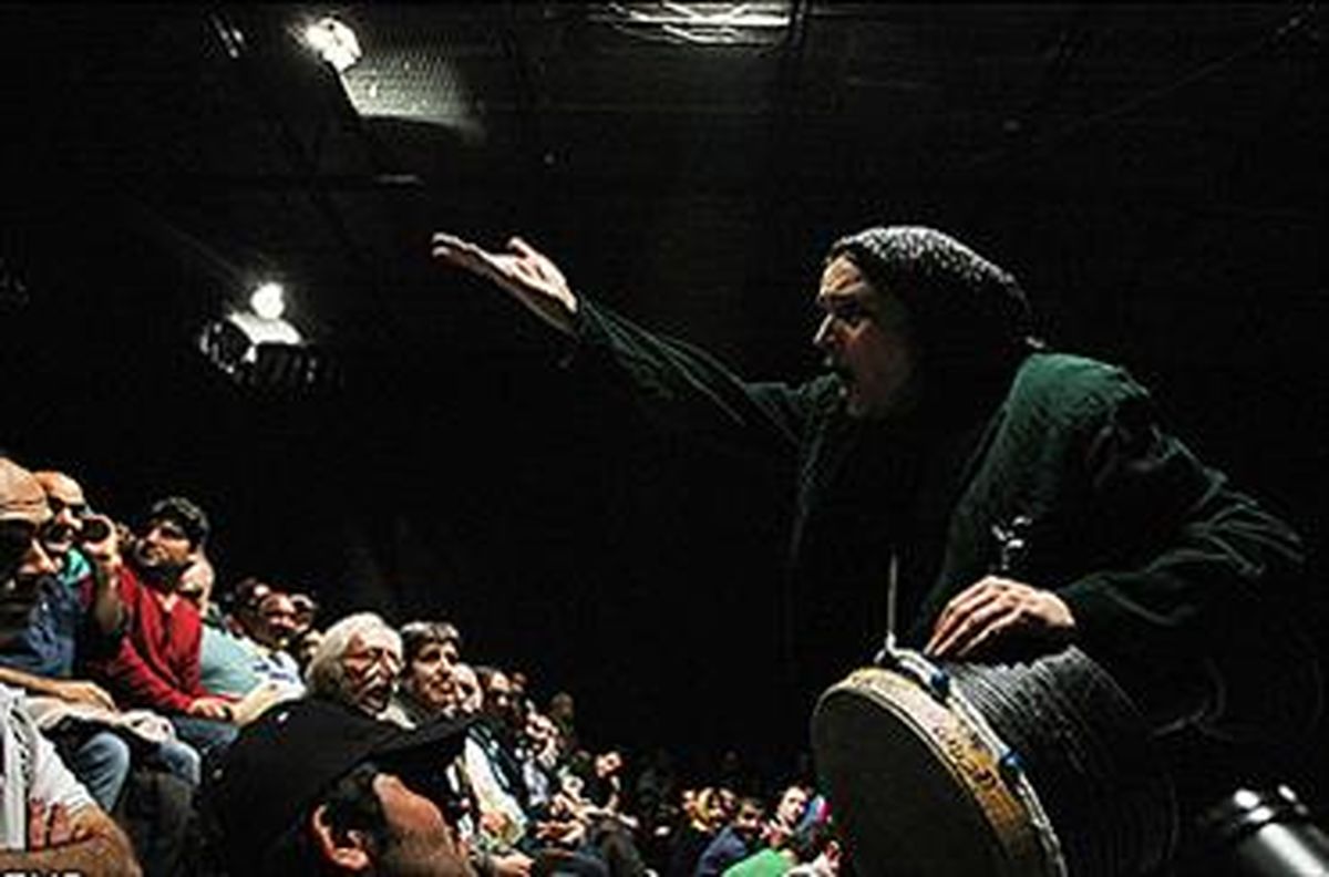 مرشد آدینه در" سه گانه اورنگ" هنرنمایی می‌کند