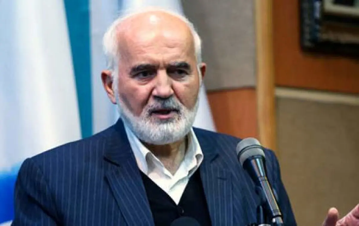 در ۴۰سال بعد انقلاب قدرت در اختیار عده‌ای بیسواد و پررو بود