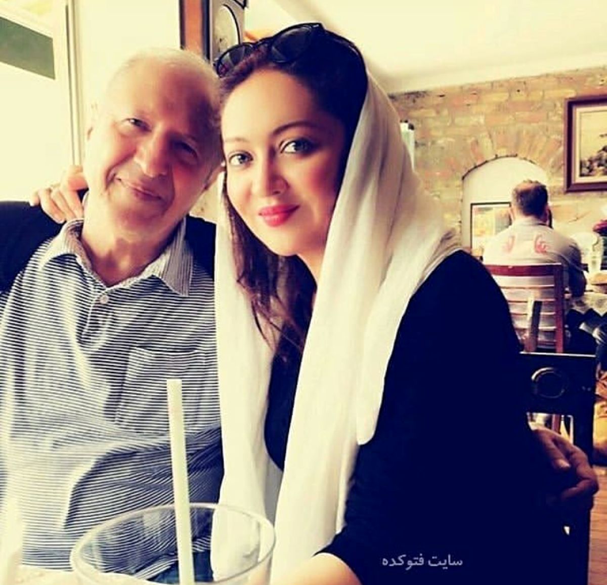 رستوران گردی نیکی کریمی و پدرش+عکس