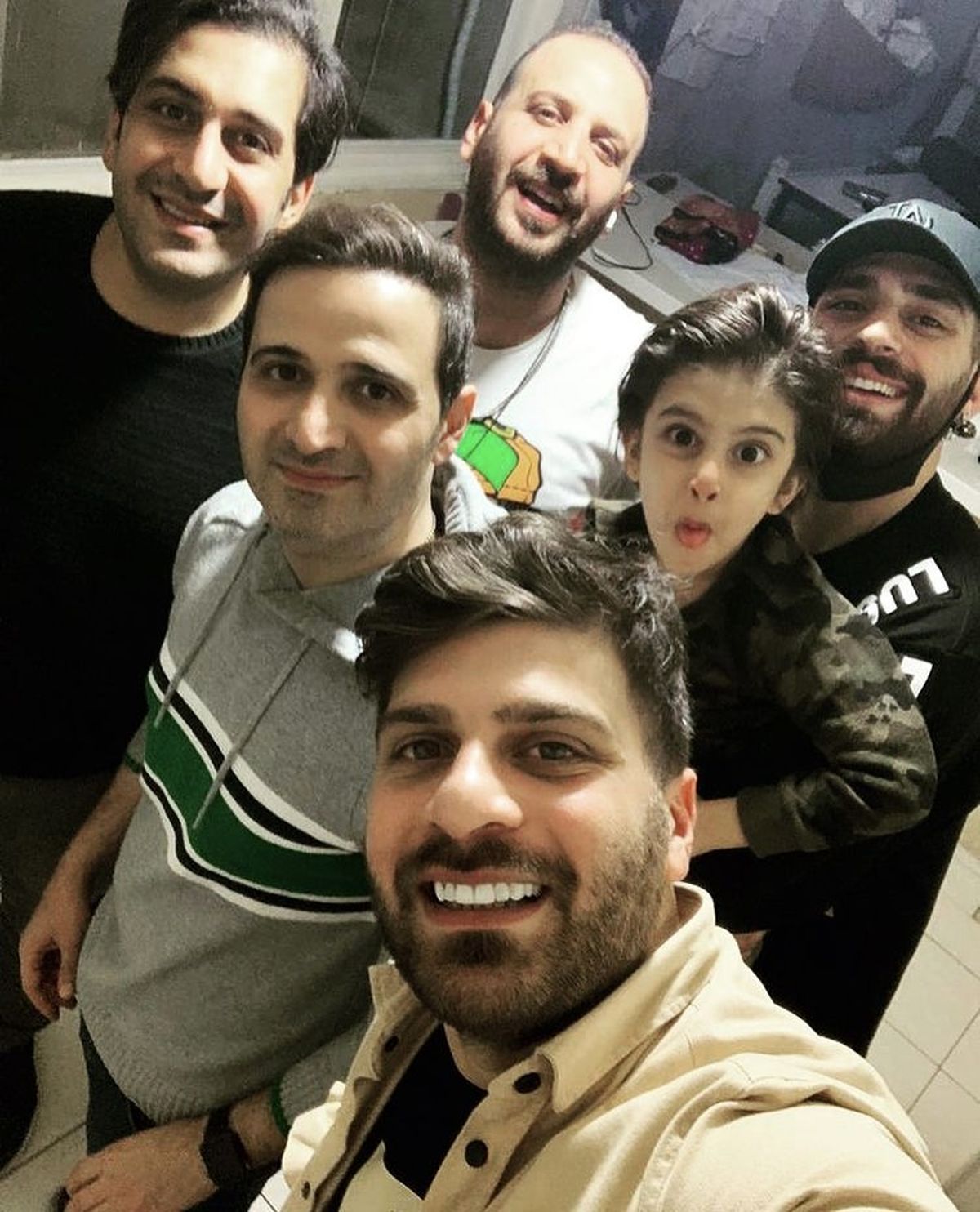 برادران شیخ زاده در جمع دوستانش + عکس