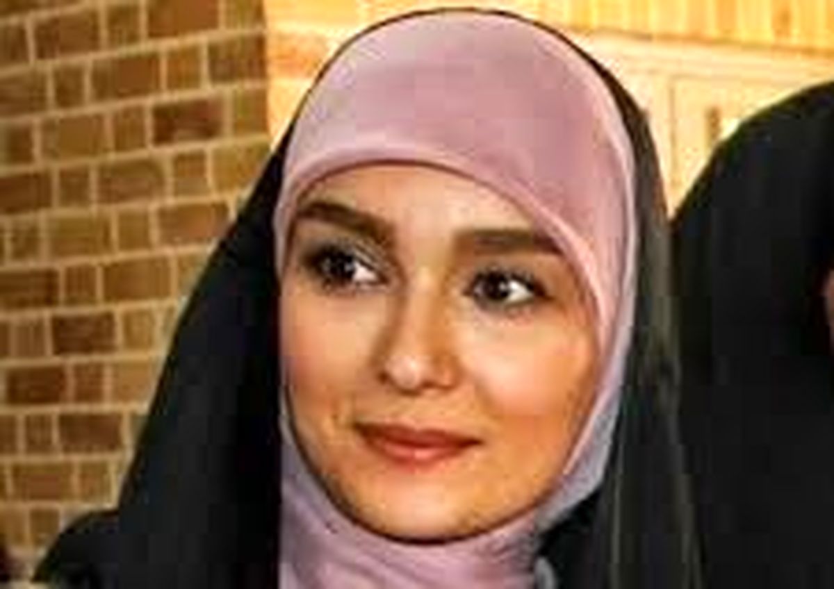 مژده خنجری در مراسم گلاب‌گیری نیاسر
