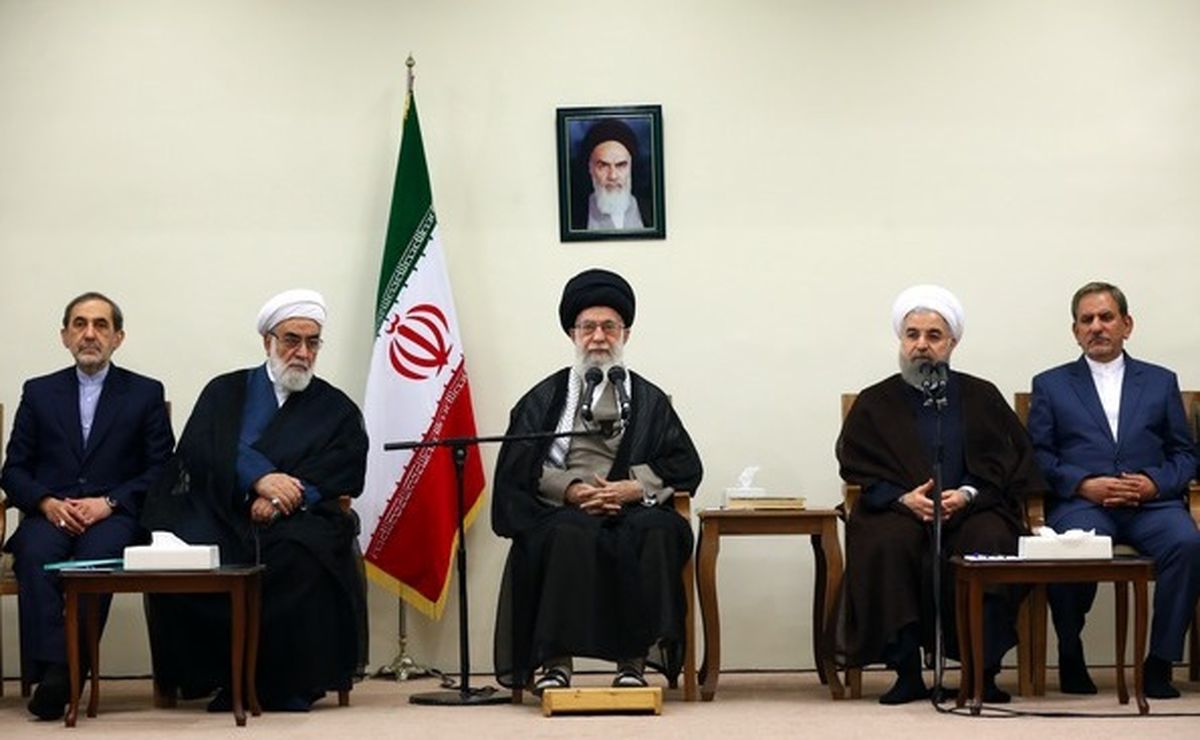 رهبر انقلاب: دولت با حقوق های نجومی برخورد و به مردم اطلاع رسانی کند
