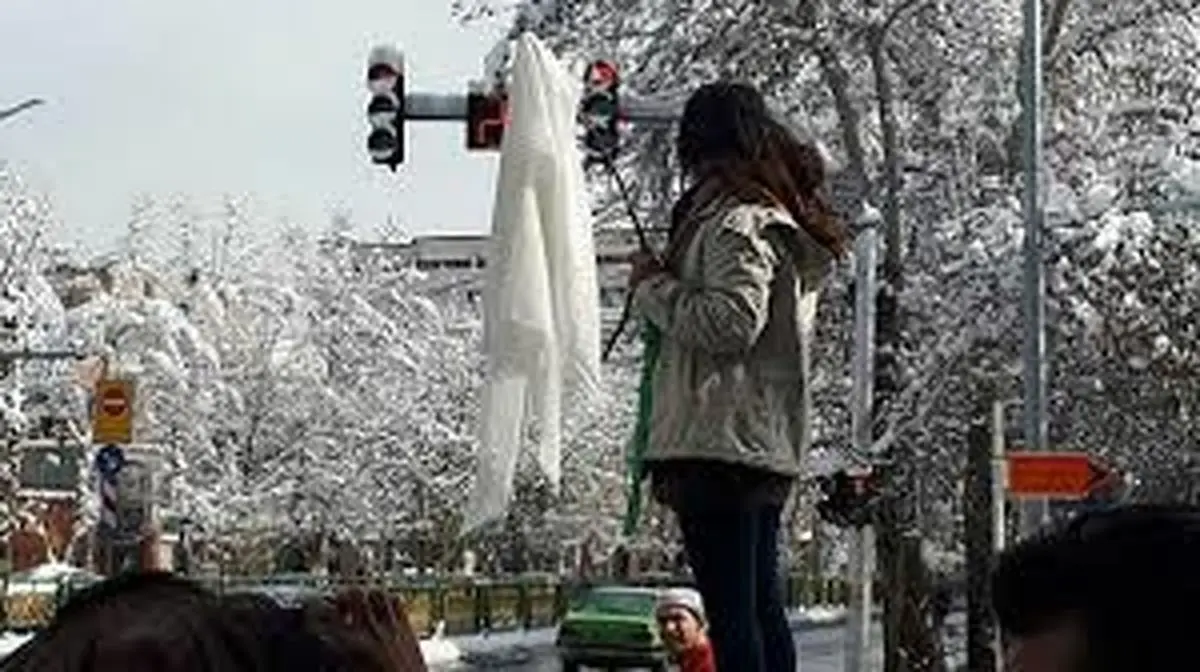 به دختران خیابان انقلاب چقدر دادند؟