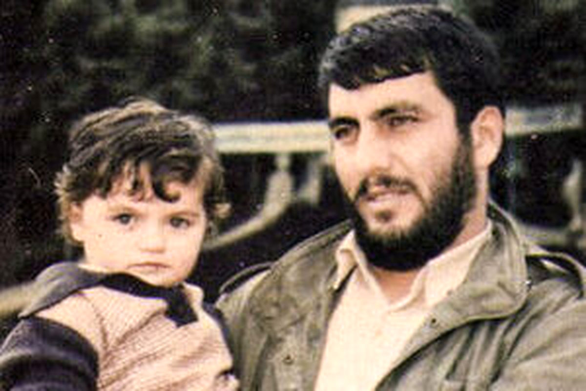 سرداری که ماسک شیمیایی‌اش را به یک بسیجی داد