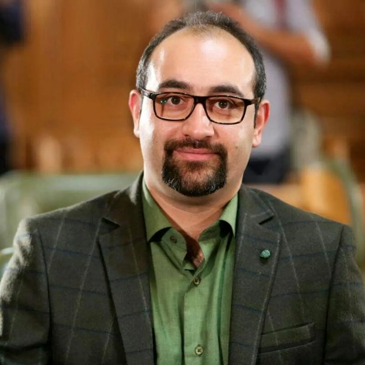 شهردارتهران باید دربرابرجریان‌های رقیب مقاوم باشد