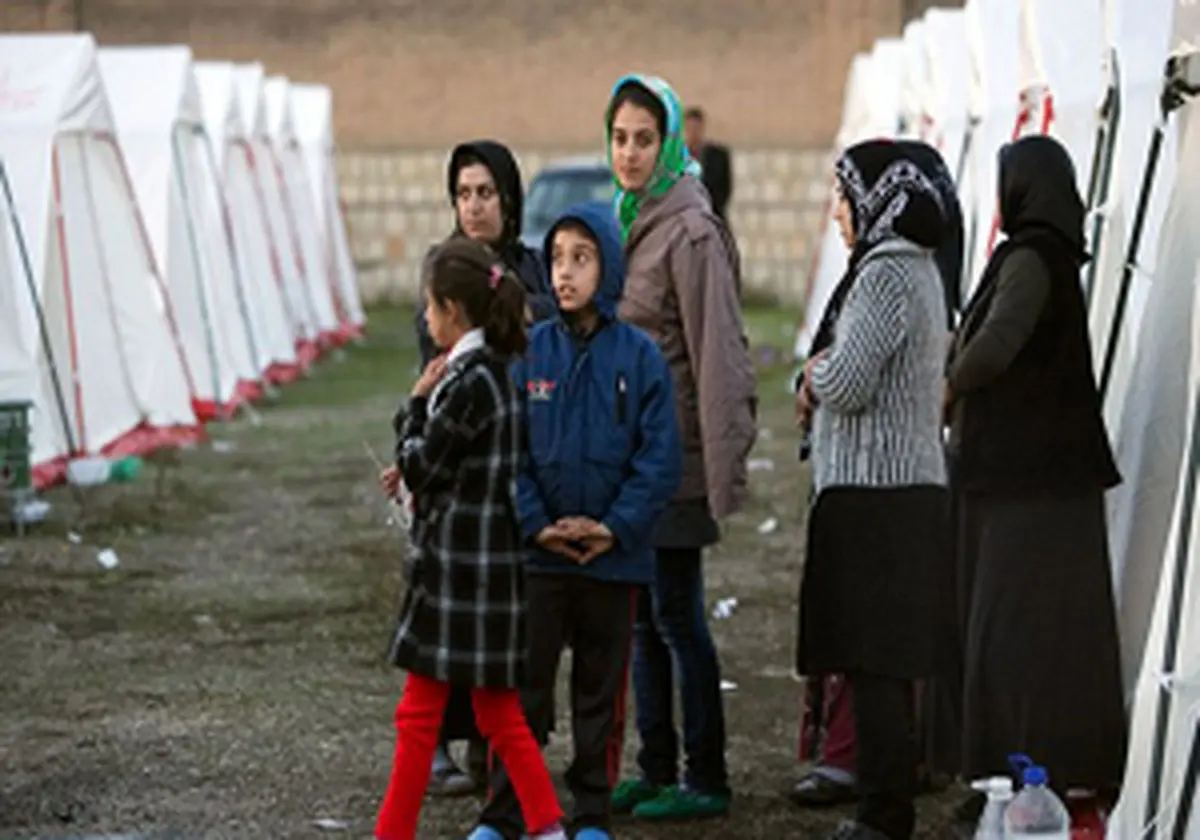 چادر و پلاستیک نیاز اساسی زلزله زدگان کرمانشاهی