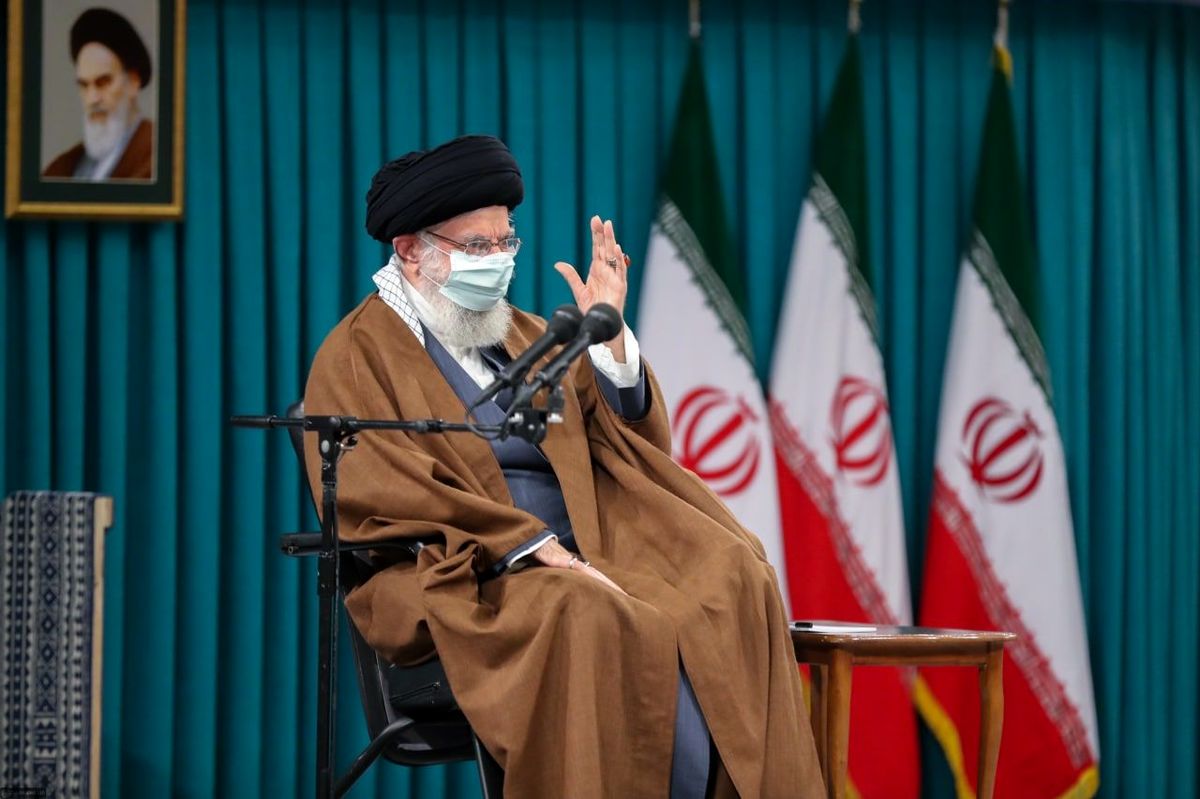 رهبر انقلاب: استغفار در میدانهای ملی ما را به توفیقات بزرگ میرساند