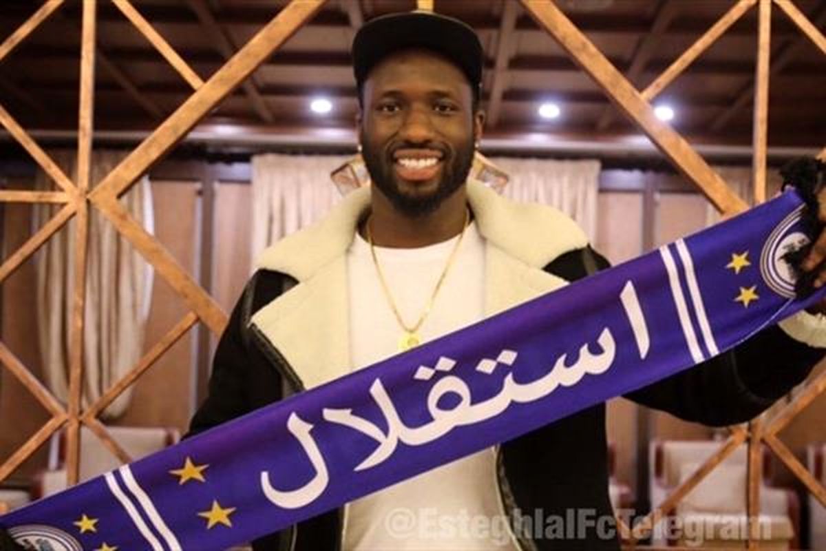 مهاجم خارجی استقلال وارد تهران شد