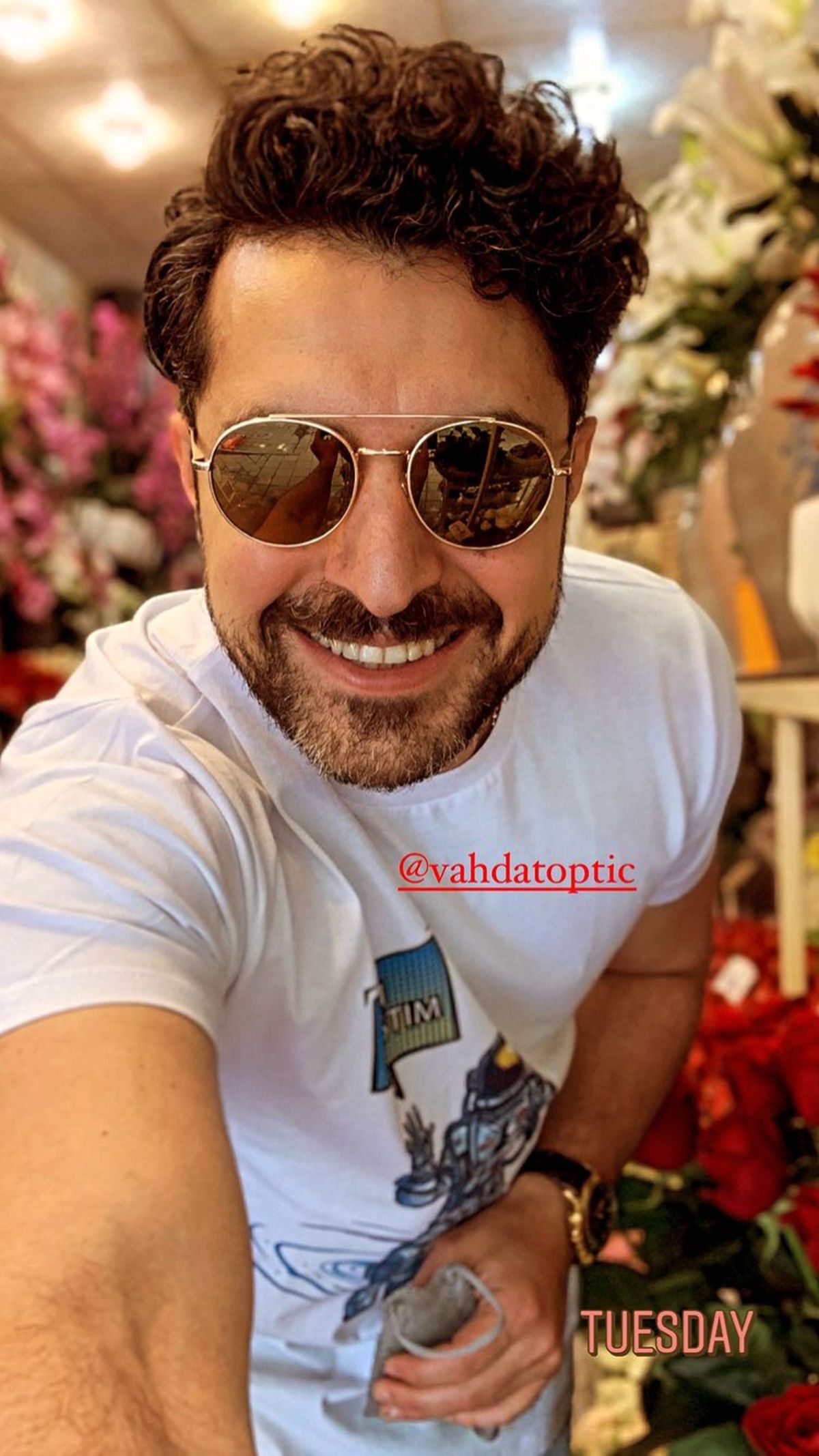 دنیای پر از گل اشکان خطیبی + عکس
