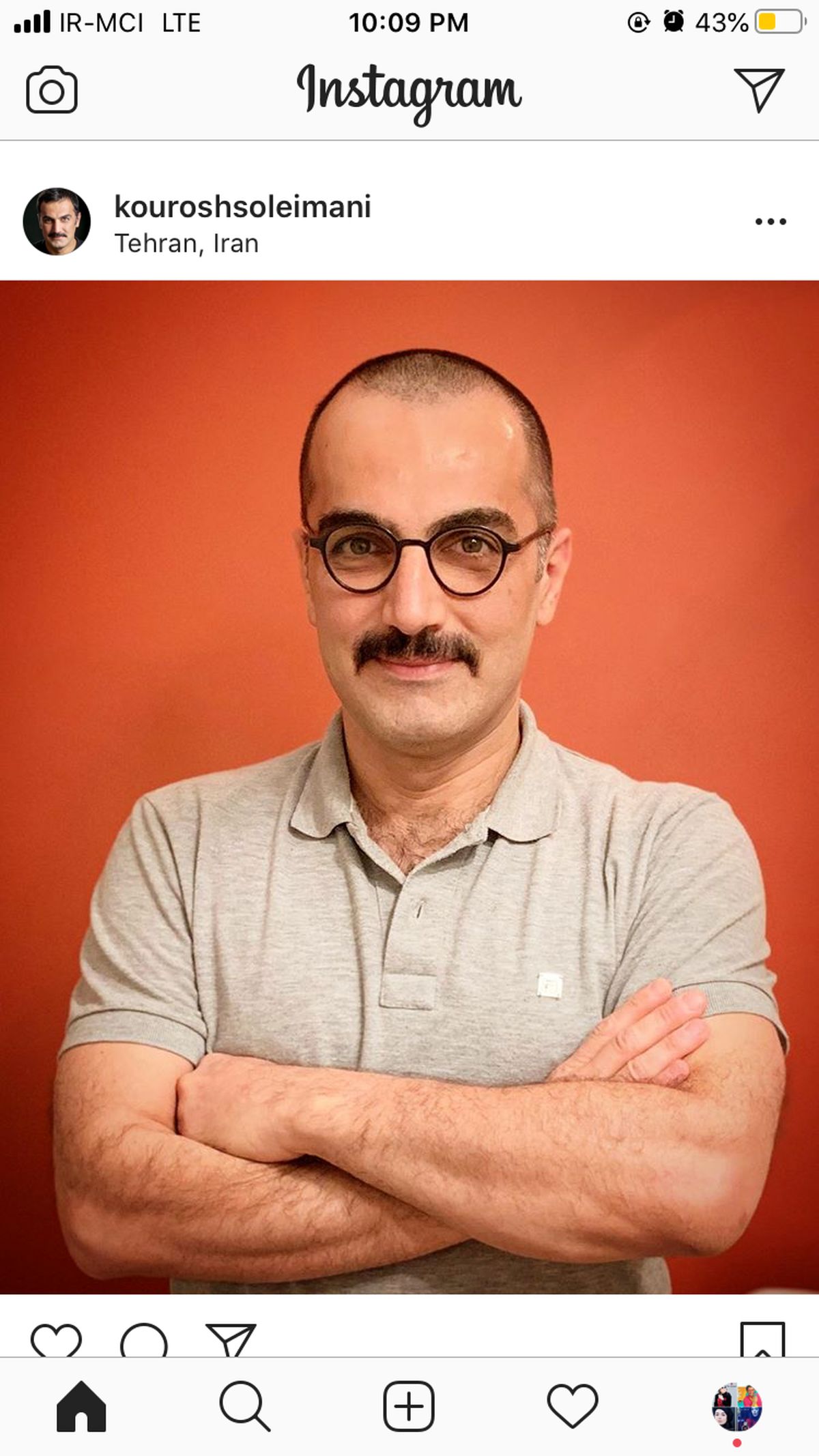 بازیگری که موهای خود را از ته تراشید + عکس