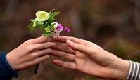 10 حدیث در مورد خوش اخلاقی از پیامبر اسلام و ائمه (س)
