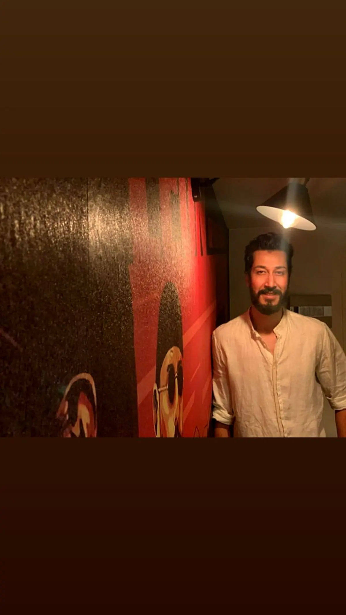 بهرام افشاری در خانه‌اش + عکس
