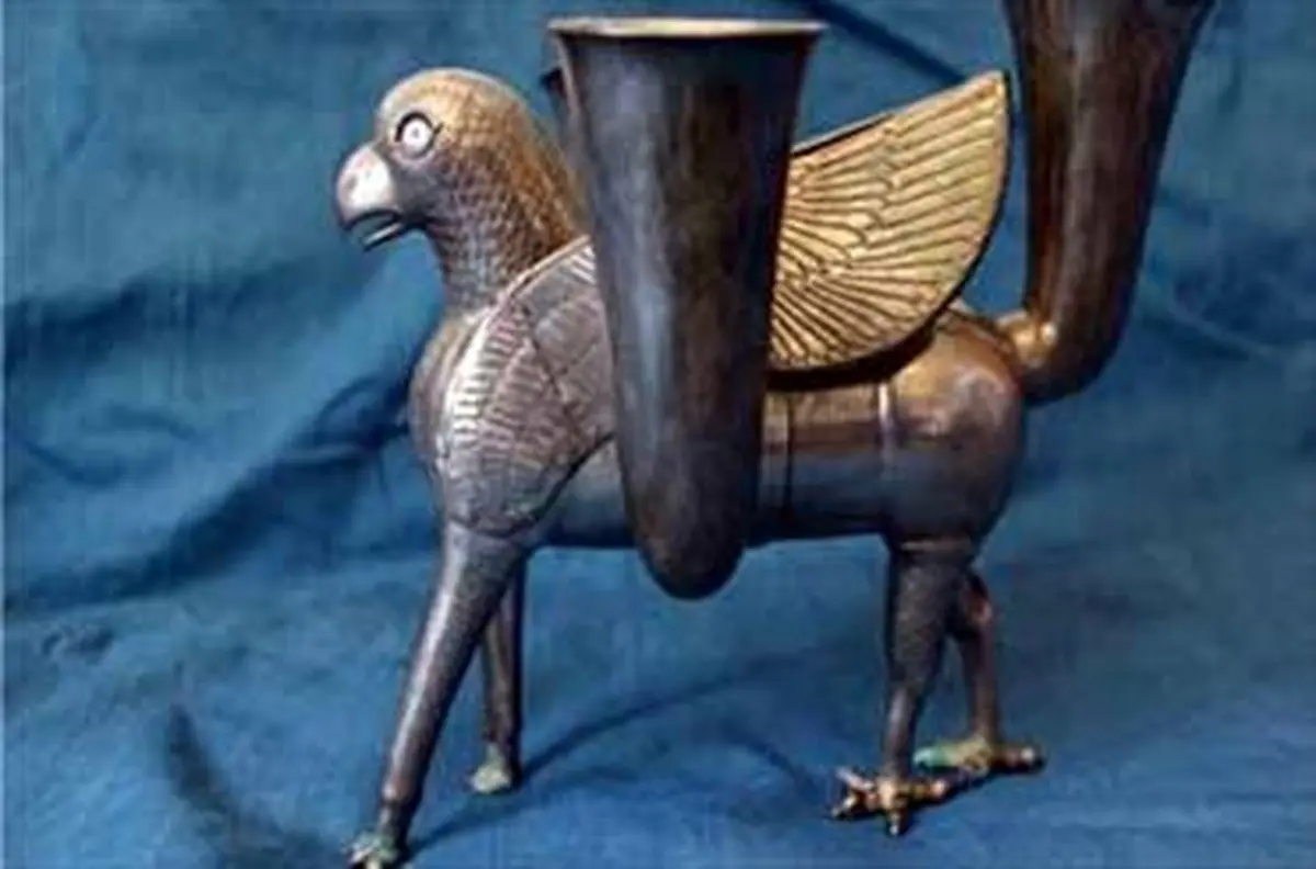 شیردال اهدا شده به ایران در سال ۱۹۹۹ ساخته شده است