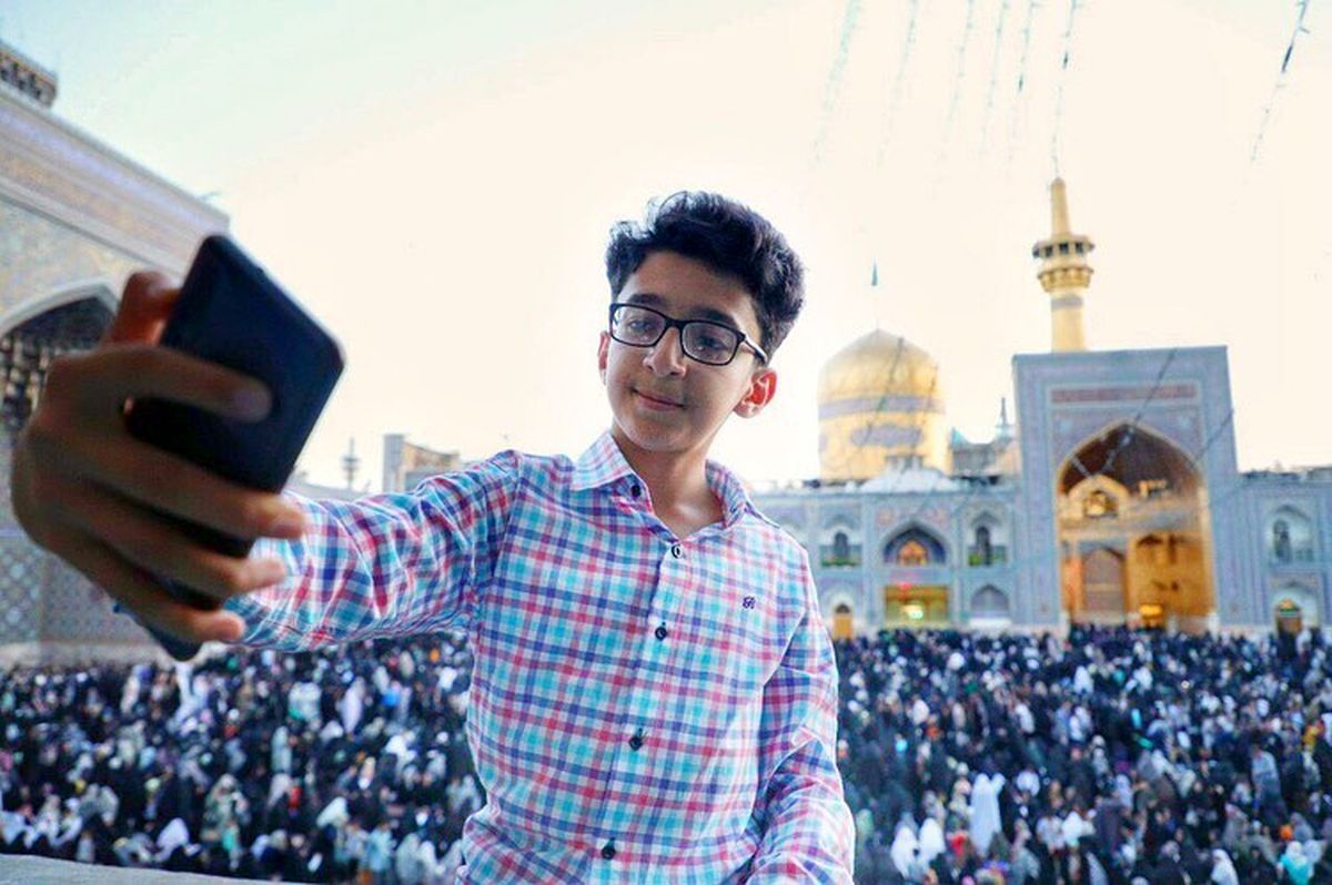پسر خوش صدای عصر جدید مهمان امام رضا(ع)+عکس