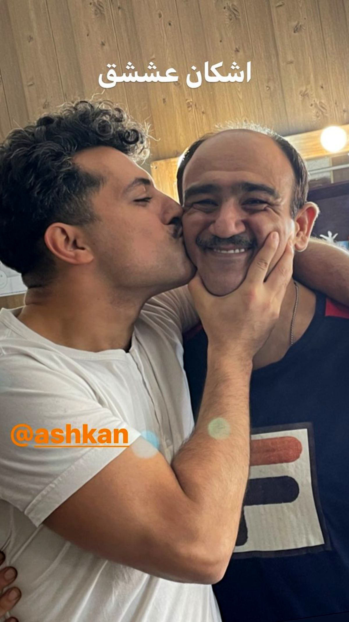 بوسه اشکان خطیبی و بازیگر مشهور + عکس