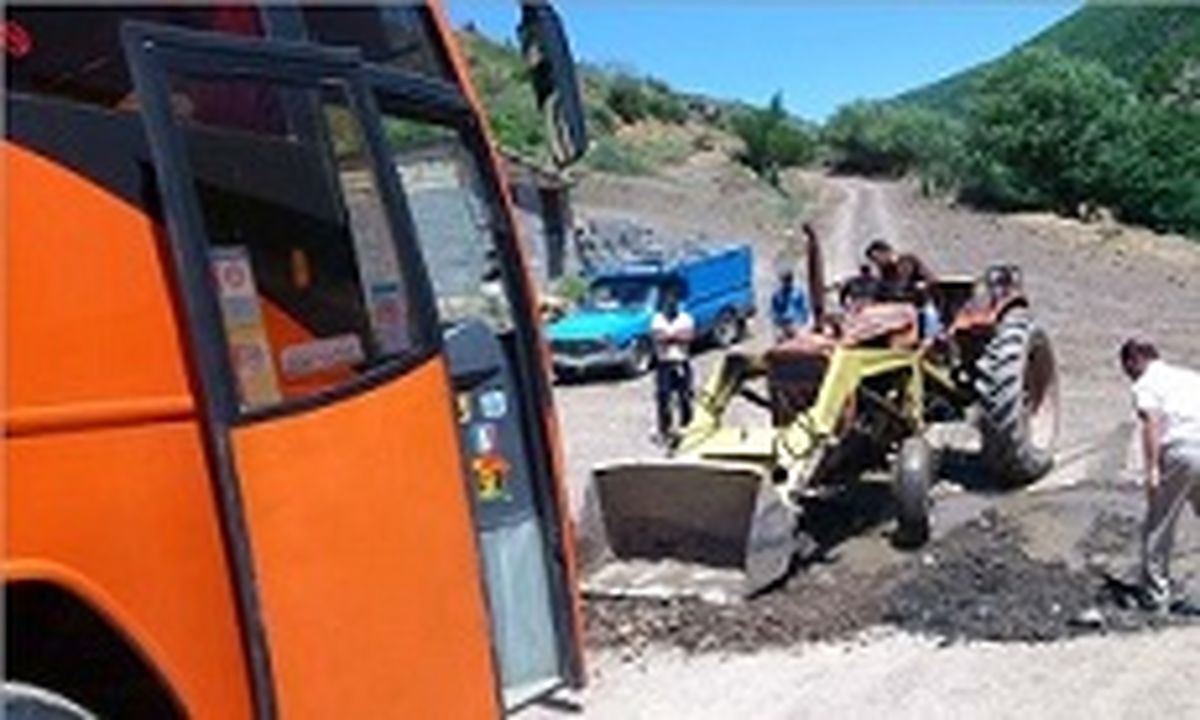 واژگونی اتوبوس با ٣٩ سرنشین حادثه آفرید