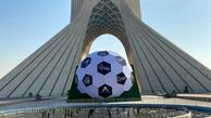توپ ۷ تُنیِ جام جهانی فوتبال در میدان آزادی