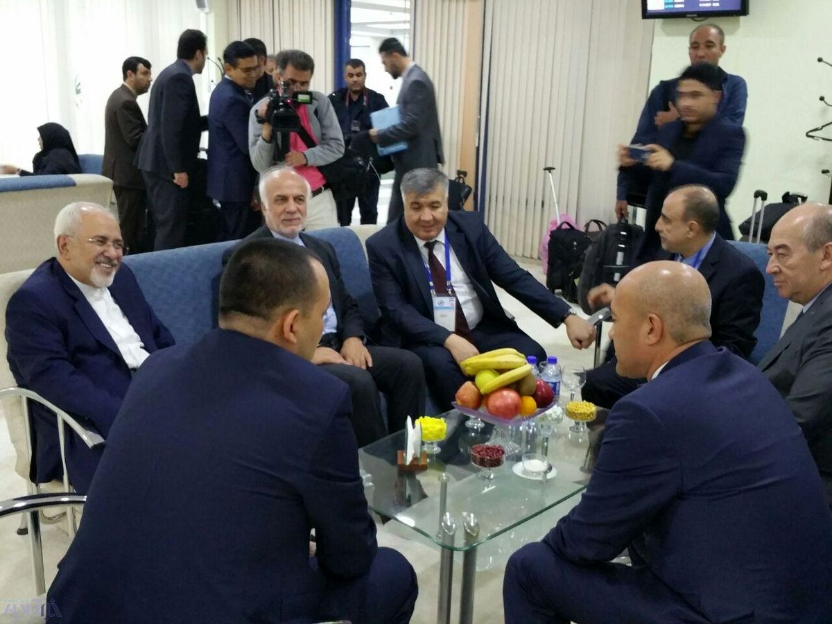 ظریف وارد ازبکستان شد/ عکس
