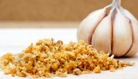 طرز تهیه سیر داغ ترد مجلسی به روش شمالی بدون روغن