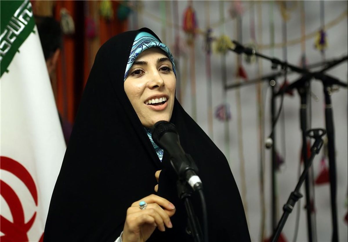 جبهه آزادگان خواستار استعفای فاطمه حسینی از نمایندگی مجلس شد