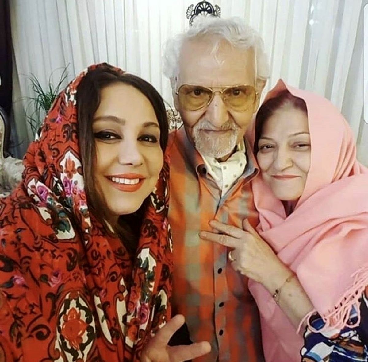 بهنوش بختیاری در کنار پدر و مادرش + عکی