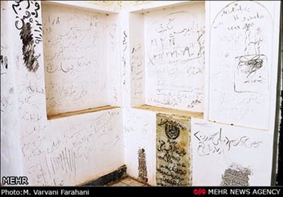 روی آثار تاریخی یادگاری ننویسید