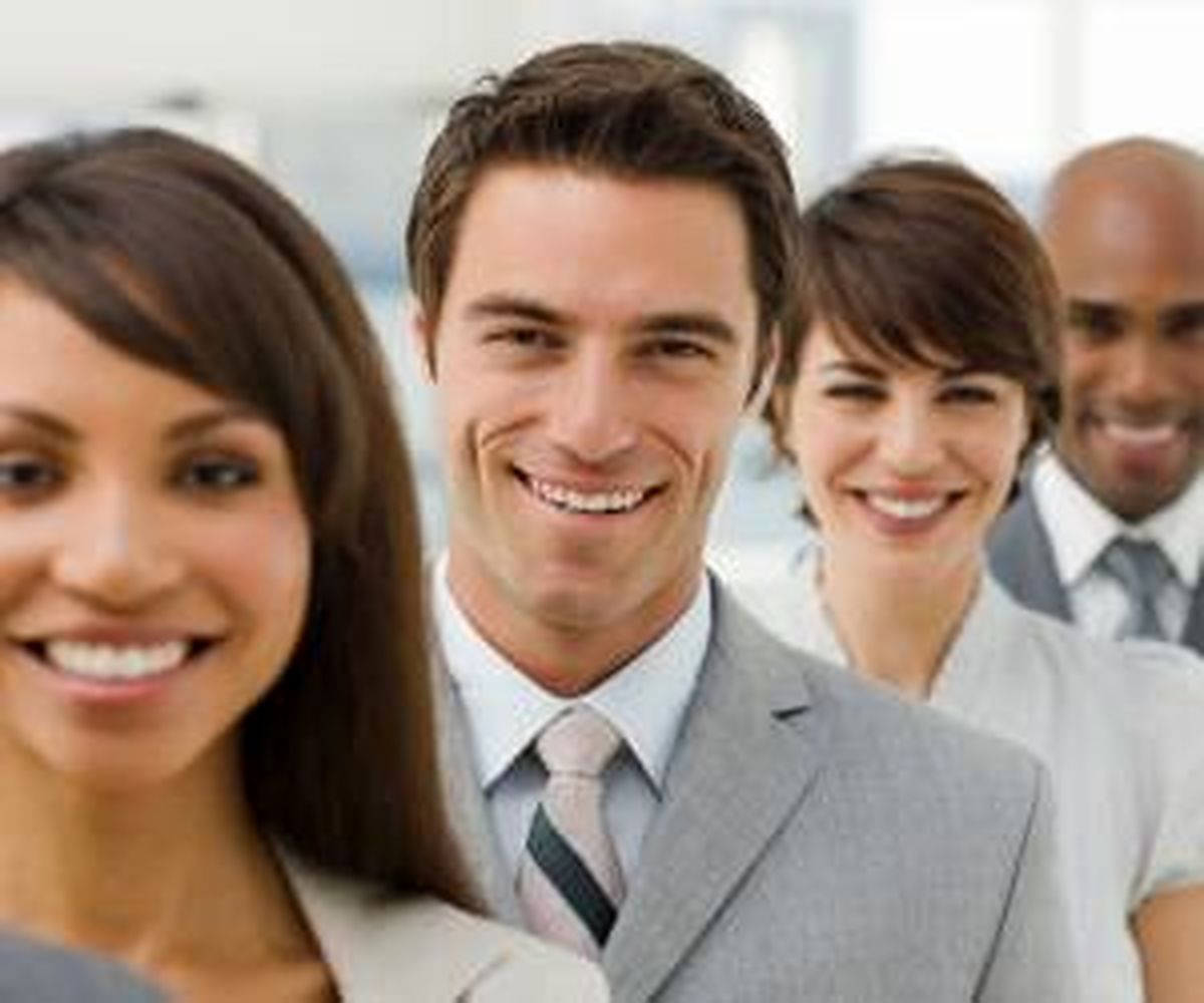 فواید باورنکردنی لبخند زدن در محیط کار