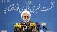 فرد همراه محمود کریمی شلیک کرده!
