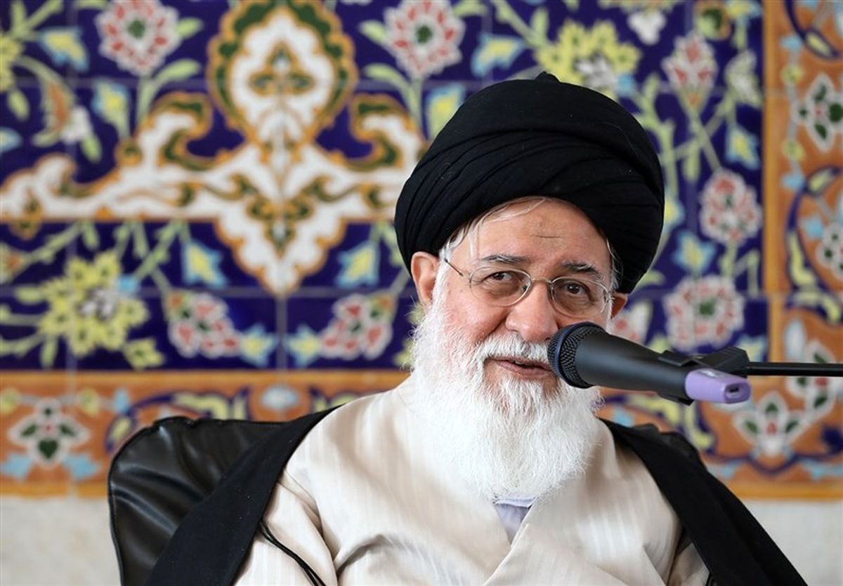 آیت‌الله علم‌الهدی: چرا واردات بی‌رویه پوشاک داریم؟