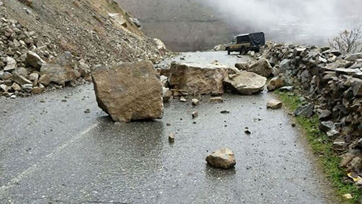 احتمال ریزش سنگ و سقوط بهمن در جاده چالوس